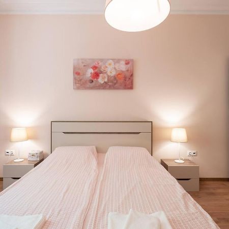 Top Pick! Central Spacious 2 Bedroom Apartment Sofia Bagian luar foto