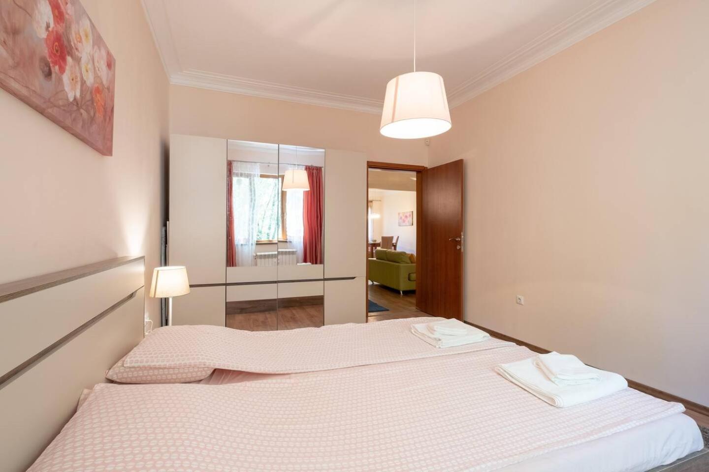 Top Pick! Central Spacious 2 Bedroom Apartment Sofia Bagian luar foto